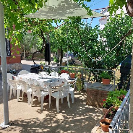 Holiday House Fila Туран Екстериор снимка