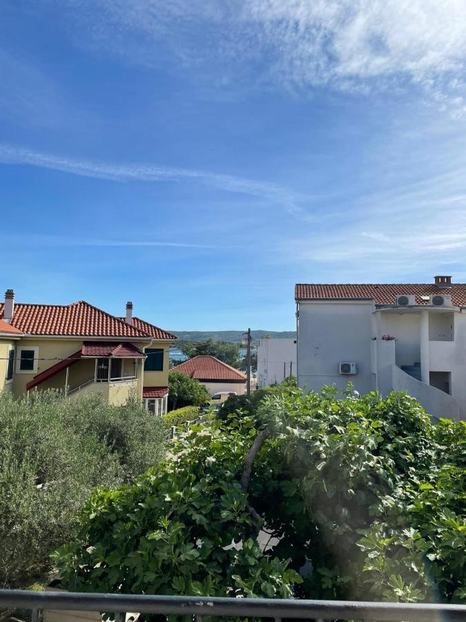Holiday House Fila Туран Екстериор снимка