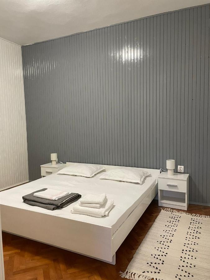 Holiday House Fila Туран Екстериор снимка