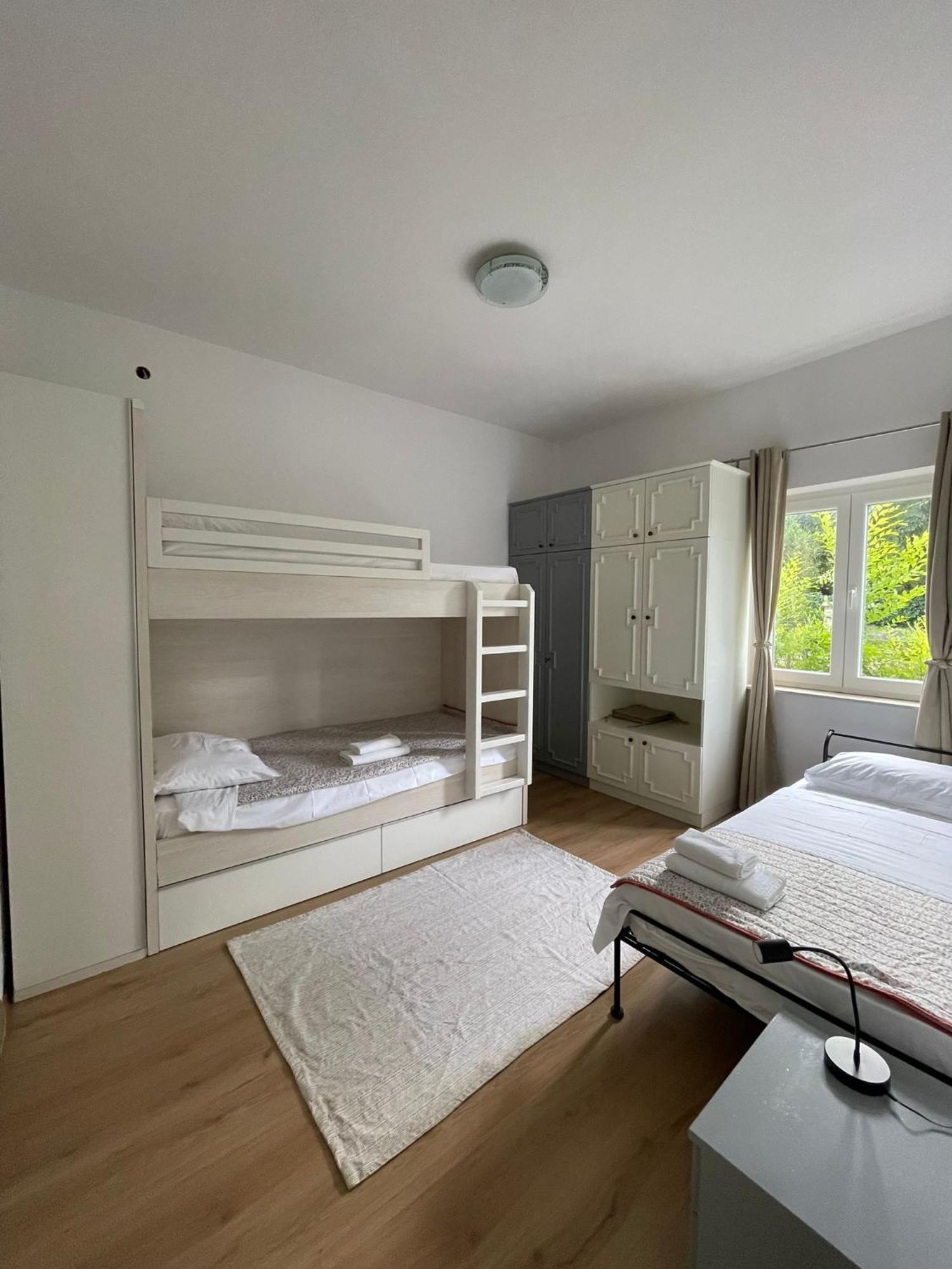 Holiday House Fila Туран Екстериор снимка